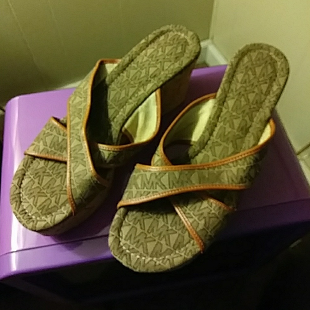 Michael kors platform sandals new size7